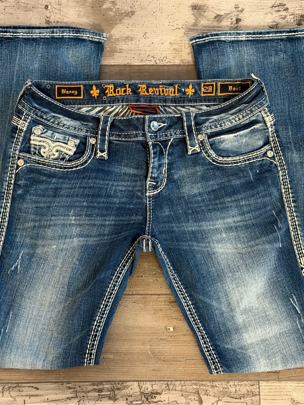 Buckle Rock Revival Nancy Rhinestone Embellishment Womens Bootcut 28x32 Jeans